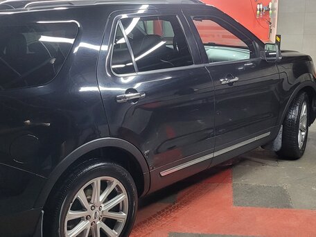 2016 Ford Explorer V Рестайлинг, чёрный, 2700000 рублей, вид 2