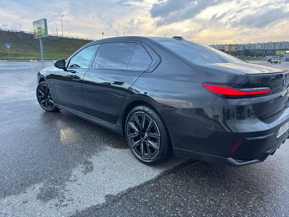 2022 BMW 7 серии 740d xDrive VII (G70), чёрный, 10300000 рублей - вид 11