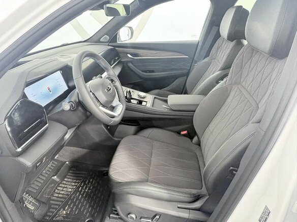2026 Geely Monjaro I, белый, 5107387 рублей - вид 5