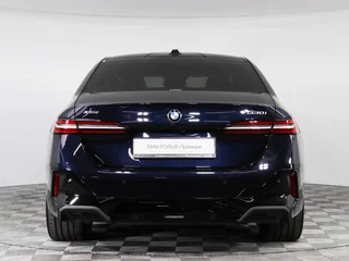 2026 BMW 5 серии 530i xDrive VIII (G60/G61/G68), синий, 9750000 рублей, вид 5