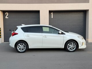 2015 Toyota Auris II Рестайлинг, белый, 1200000 рублей, вид 4