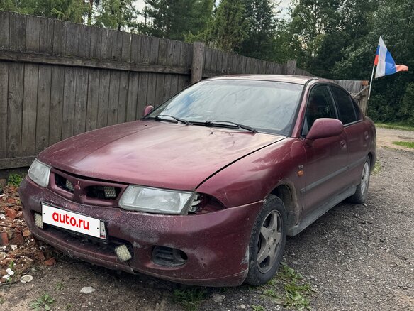 1998 Mitsubishi Carisma I, красный