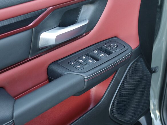 2026 Ram 1500 Crew Cab V Рестайлинг, зелёный - вид 19