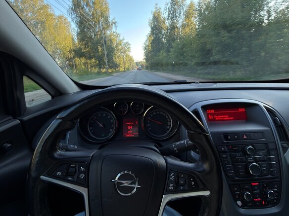 2011 Opel Astra GTC J Рестайлинг, красный - вид 5