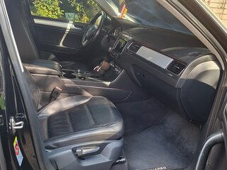 2011 Volkswagen Touareg II, чёрный, 2100000 рублей, вид 4