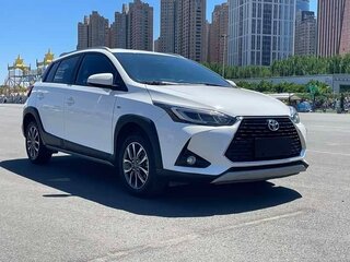 2023 Toyota Yaris L X XP150 Рестайлинг, белый, 1010000 рублей, вид 2
