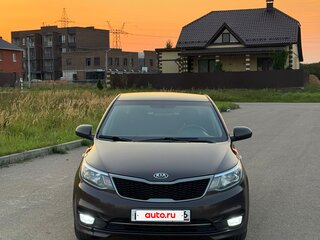 2017 Kia Rio III Рестайлинг, коричневый, 995000 рублей, вид 2