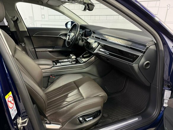2018 Audi A8 Long 55 TFSI IV (D5), синий, 4420000 рублей - вид 27