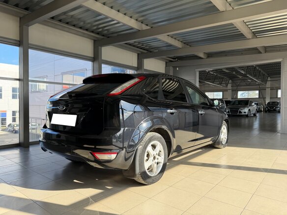 2010 Ford Focus II Рестайлинг, чёрный, 517000 рублей - вид 5