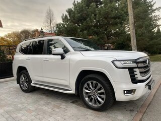 2022 Toyota Land Cruiser 300 Series, белый, 10500000 рублей, вид 4