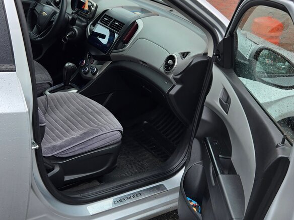 2013 Chevrolet Aveo II, серебристый, 680000 рублей - вид 9