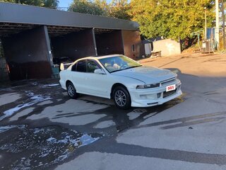 2003 Mitsubishi Galant VIII Рестайлинг, белый, 360000 рублей, вид 3
