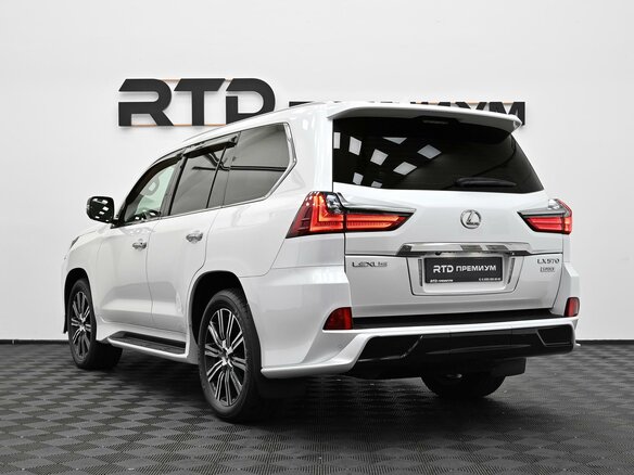 2018 Lexus LX 570 III Рестайлинг 2, белый, 9990000 рублей - вид 3