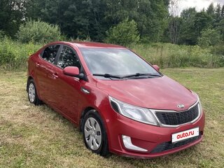 2013 Kia Rio 5-speed III, красный, 680000 рублей, вид 3