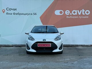 2017 Toyota Aqua I Рестайлинг, белый, 1250000 рублей, вид 2
