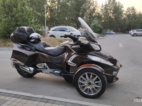 2013 BRP Can-Am Spyder, коричневый, 1875000 рублей, вид 3
