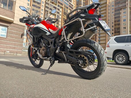 2016 Honda CRF 1000L Africa Twin, красный, 1000000 рублей, вид 5