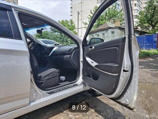 2013 Hyundai Solaris I, серебристый, 800000 рублей, вид 5