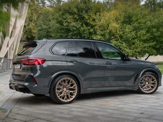 2021 BMW X5 M Competition III (F95), серый, 8200000 рублей, вид 1