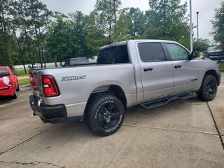 2025 Ram 1500 Crew Cab V Рестайлинг, серебристый, 6151000 рублей, вид 3
