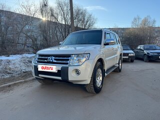 2011 Mitsubishi Pajero IV Рестайлинг 1, белый, 1899000 рублей, вид 2