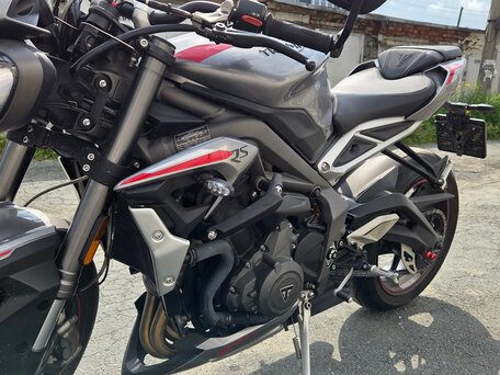 2020 Triumph Street Triple, серый, 1040000 рублей, вид 3