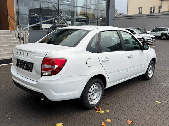 2026 Lada (ВАЗ) Granta I Рестайлинг, белый, 1063000 рублей - вид 4