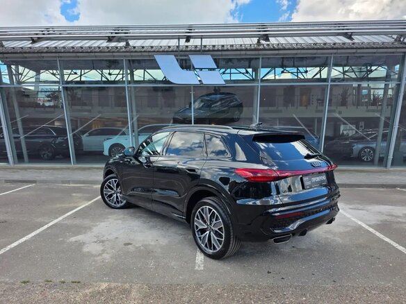2026 Audi Q5 40 TFSI III (GU), чёрный, 5890000 рублей - вид 1