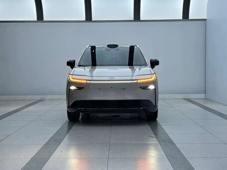 2025 Toyota bZ3X 58.3 kWh, серебристый, 2688011 рублей, вид 3
