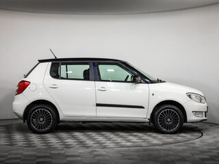 2013 Skoda Fabia II Рестайлинг, белый, 559777 рублей, вид 4