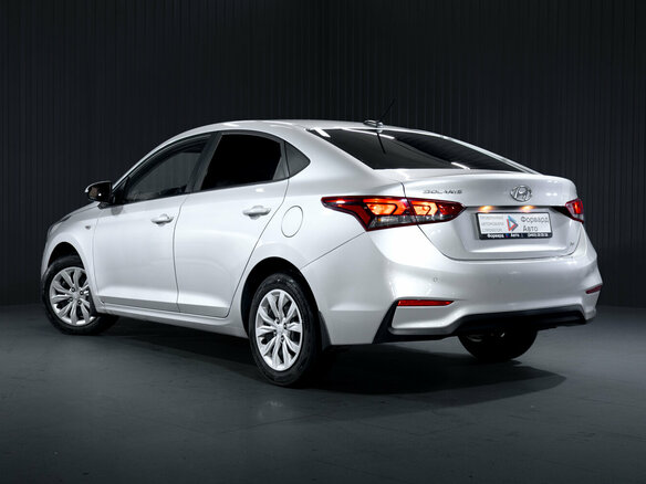 2017 Hyundai Solaris II, серебристый, 1149900 рублей - вид 4