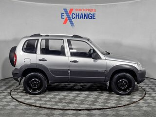 2011 Chevrolet Niva I Рестайлинг, серебристый, 418000 рублей, вид 4