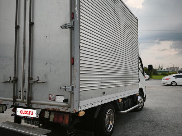 2000 Toyota Dyna, белый, 1300000 рублей - вид 4