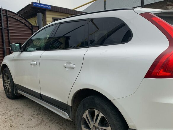 2010 Volvo XC60 I, белый, 1300000 рублей - вид 3