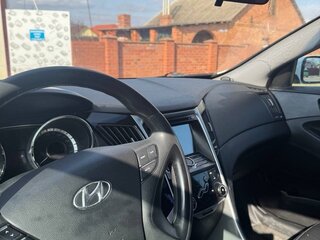 2010 Hyundai Sonata VI (YF), белый, 700000 рублей, вид 5