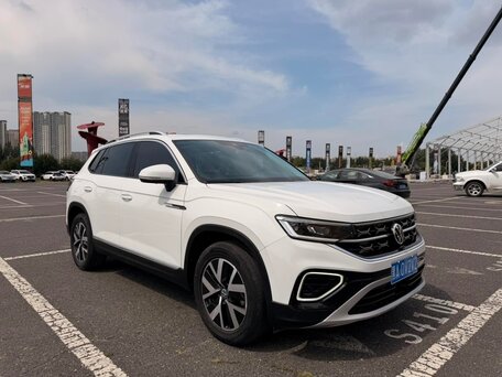 2023 Volkswagen Tayron I Рестайлинг, белый, 1992000 рублей, вид 2