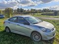 2012 Hyundai Solaris I, серебристый, 475000 рублей - вид 2
