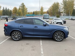 2021 BMW X6 40i III (G06), синий, 7499000 рублей, вид 5