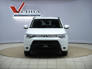 2013 Mitsubishi Outlander III, белый, 1590000 рублей, вид 2
