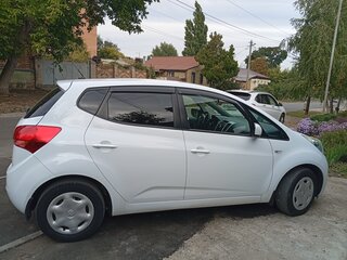 2013 Kia Venga 5-speed I, белый, 870000 рублей, вид 1