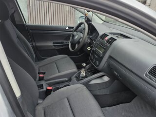 2004 Volkswagen Golf V, серебристый, 450000 рублей, вид 5