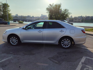 2015 Toyota Camry VII (XV50) Рестайлинг, серебристый, 1850000 рублей, вид 3