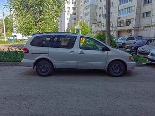 2002 Toyota Sienna I Рестайлинг, серебристый, 600000 рублей, вид 4