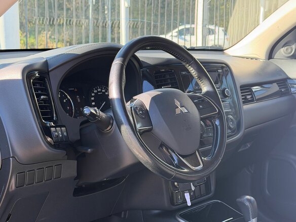 2018 Mitsubishi Outlander III Рестайлинг 3, серебристый, 2159000 рублей - вид 7