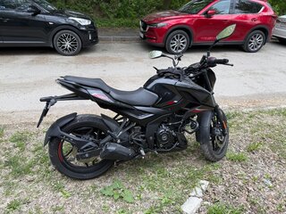 2023 Bajaj Pulsar N250, чёрный, 250000 рублей, вид 4