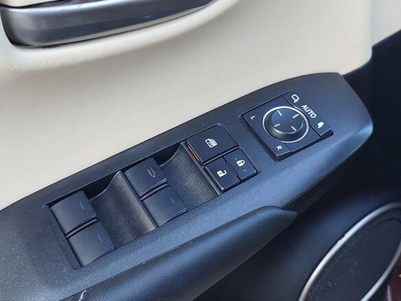 2017 Lexus NX 300 I Рестайлинг, коричневый, 2599000 рублей - вид 16