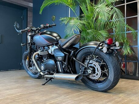 2026 Triumph Bonneville Bobber, серый, 2400000 рублей, вид 3