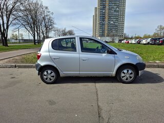 2002 Toyota Yaris I, серебристый, 199999 рублей, вид 3