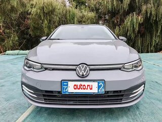 2023 Volkswagen Golf VIII, серебристый, 1520777 рублей, вид 2