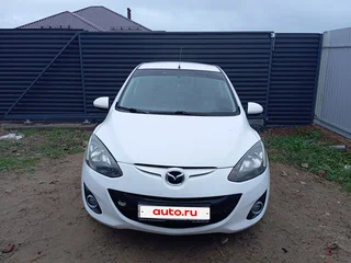 2012 Mazda 2 II Рестайлинг (DE2), белый, 750000 рублей, вид 1